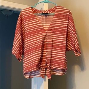 Flowy oversized tshirt with tie in front